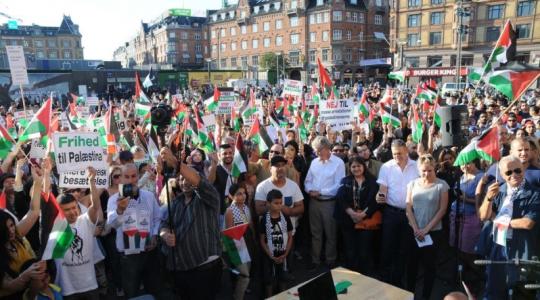 تظاهرات غاضبة في عدة عواصم ومدن عربية واسلامية و أوروبية 