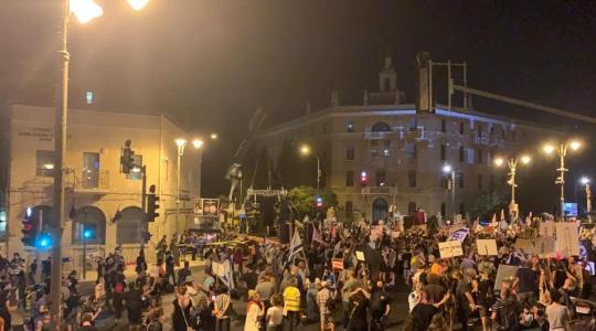 تظاهر آلاف المستوطنين الاسرائيليين الليلة ضد نتيناهو