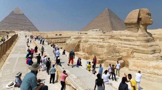 سياح في مصر