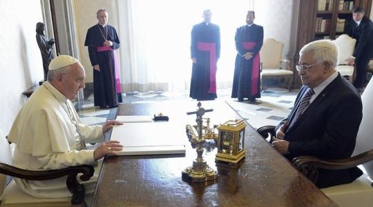 الفاتيكان -البابا فرانسيس والرئيس الفلسطيني محمود عباس