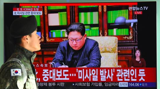 رئيس كوريا الشمالية يعلن عن بلاده قوة نووية عظمي