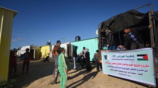 توزيع مساعدات من الجزائر