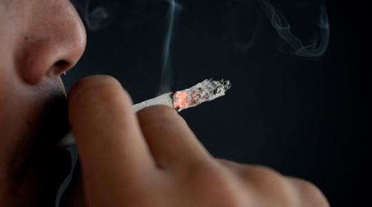 تبلغ نسبة المدخنين في بريطانيا 17 بالمائة- جيتي