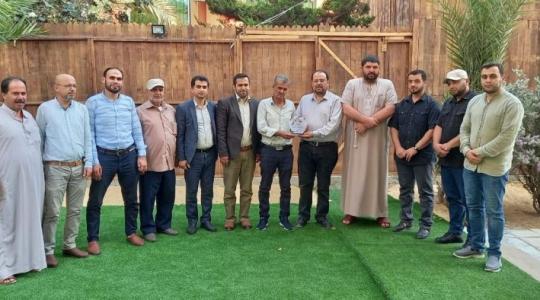 حركة الجهاد الإسلامي تكرم عائلة الشاعر المرحوم هارون هاشم رشيد