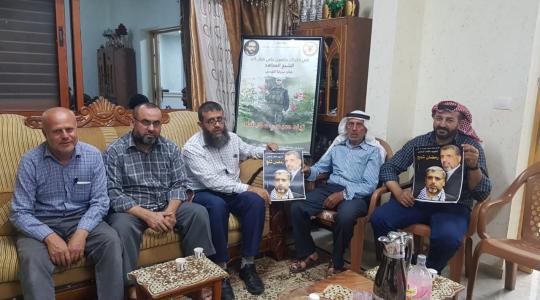 وفد من الجهاد يزور ذوي الشهيد زياد ملايشة