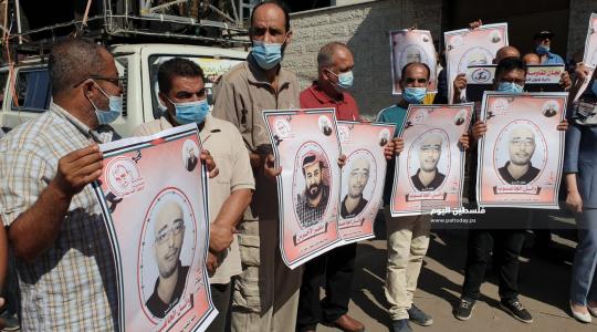 تواصل فعاليات التضامن مع الأسير ماهر الأخرس بغزة أمام مقر الصليب الأحمر (1)