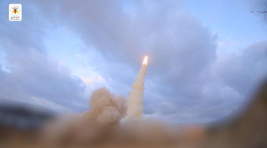 سرايا القدس تطلق صاروخ بدر على المستوطنات الإسرائيلية.JPG