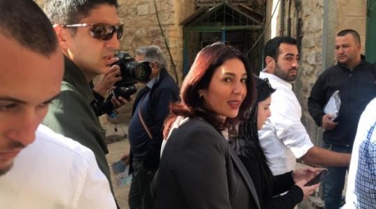 ريغيف خلال جولتها الاستفزازية في القدس المحتلة