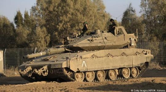 دبابة اسرائيلية على حدود قطاع غزة