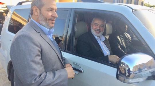 اسماعيل هنية رئيس المكتب السياسي لحركة حماس وعضو المكتب السياسي خليل الحية 