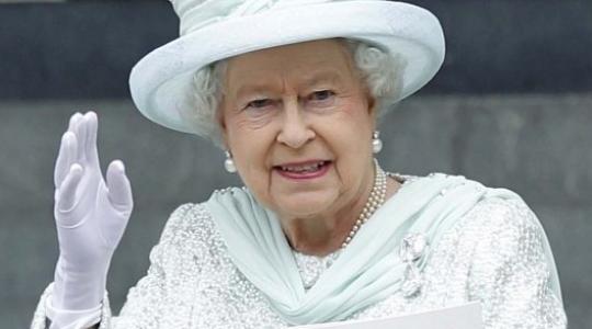 الملكة اليزابيث الثانية ملكة بريطانيا