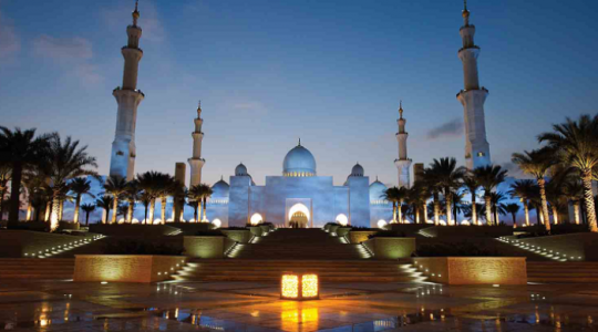 الإمارات تبدأ برفع القيود عن المساجد ودور العبادة تدريجيًا