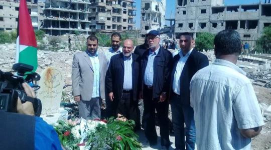 وفد من الجهاد يزور مقبرة الشهداء في مخيم اليرموك