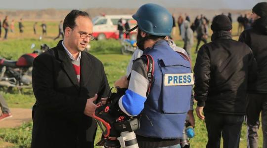  رئيس لجنة دعم الصحفيين صالح المصري لدى اطلاعه على اوضاع الصحفيين خلال تغطيتهم مسيرات العودة