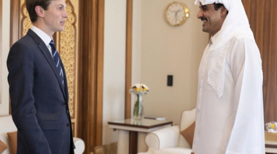 أمير قطر يلتقي كوشنير في الدوحة.PNG