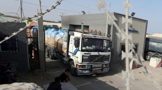 مدير المعابر بغزة لـ"وكالة فلسطين اليوم": بدء دخول بعض الشاحنات عبر معبر كرم أبو سالم