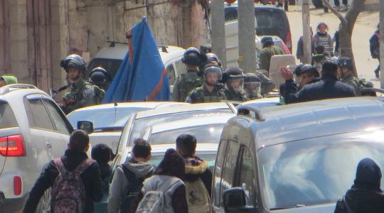 قوات الاحتلال تعتدي على الطلبة