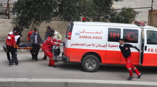 اسعاف فلسطيني ينقل مصابين