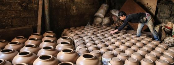 بالصور:فلسطين اليوم ترافق صناعة الفخار بغزة