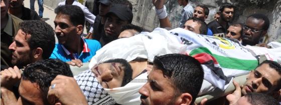 جماهير غفيرة تشيع جثماني شهيدي وسط قطاع غزة