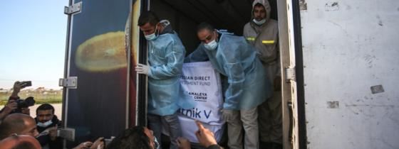 وصول 20.000 جرعة لقاح سبونتك V الروسي المضاد لكورونا عبر معبر رفح بدعم من الإمارات