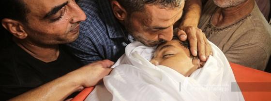 بالصور:جماهير غفيرة شرق غزة تُشيع جثمان الشهيد الشبل "عمر أبو النيل"