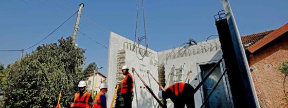 بالصور:وضع غرف محمية لصالح المستوطنين في شمال فلسطين المحتلة على غرار تلك في غلاف غزة تحسبًا لمواجهة عسكرية قريبة