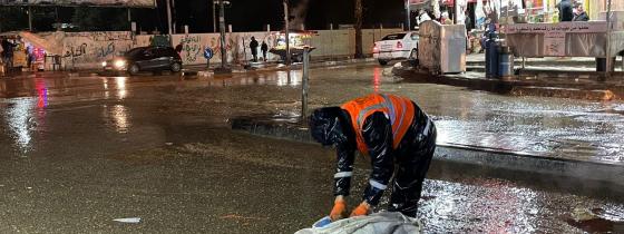 .. بالصور: رجال المنخفض "صناع الجمال" بغزة