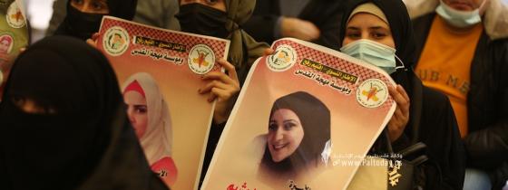 بالصور: اعتصام اهالى الأسرى الأسبوعي أمام مقر الصليب الأحمر بغزة