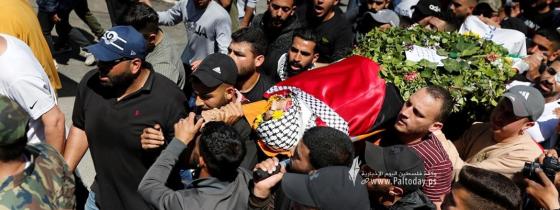 بالصور: رام الله - تشييع جثمان الشهيد عمر عليان (20 عاما) لمثواه الأخير في بلدة سلواد شرق رام الله