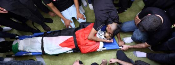من تشييع الشهيد يونس التايه في طوباس .. تصوير: "الفرنسية"