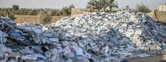 شاهد كيف تحول الورق التالف إلى مشروع مربح في غزة