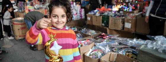 بالصور : فرحة أطفال غزة في قدوم شهر رمضان المبارك