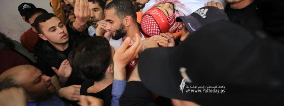 بالصور : تشييع جثمان الشهيد عدي اللوح، في مخيم النصيرات وسط قطاع غزة.
