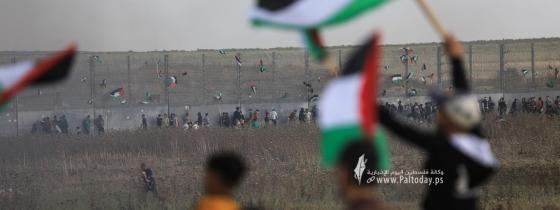 بالصور : الاحتلال يقمع مسيرة العلم الفلسطيني شرق مدينة غزة