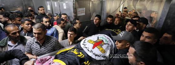 الصور الأولية لجثمان القائد خليل البهتينى والقائد طارق عز الدين بمجمع الشفاء الطبي استعدادا لانطلاق جنازة الشهداء