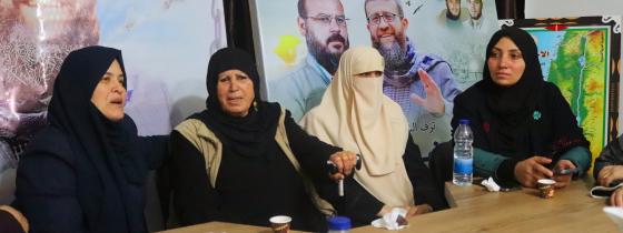 الإطار النسوي للجهاد بغزة يستقبل التعازي باستشهاد الأسير القائد الشيخ خضر عدنان