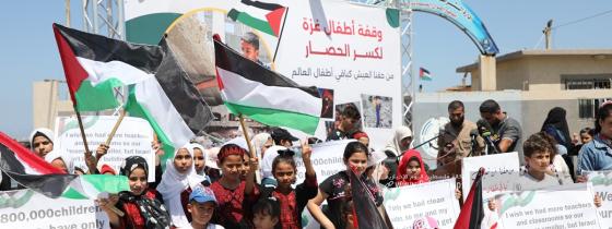 بالصور : أطفال غزة يحتجون على استمرار الحصار على غزة