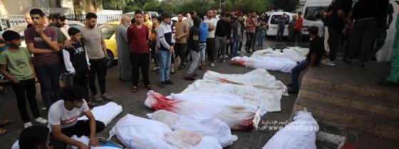 بالصور:  جثامين الشهداء امام ثلاجات مجمع الشفاء الطبى