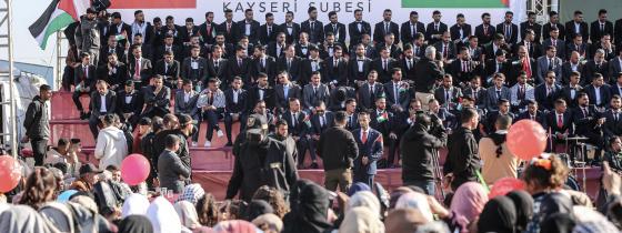 تركيا تمنح غزة لحظة فرح.. 406 عرسان وعرائس يتحدَّون الحرب بالأمل