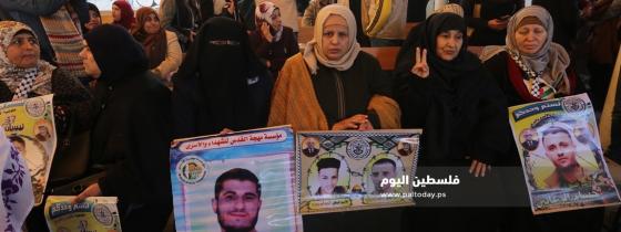اعتصام اهالى الاسرى امام مقر الصليب الاحمر بمدينة غزة