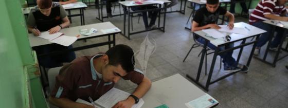 بالصور:كاميرا فلسطين اليوم ترافق طلاب الثانوية العامة بغزة في يومهم الأول
