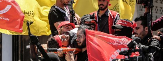 بالصور: جنازة الشهيد الصياد محمد بكر في مخيم الشاطئ غرب غزة