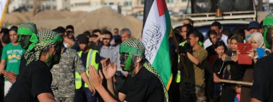 بالصور:عروض لمخيمات طلائع التحرير بميناء غزة البحرى