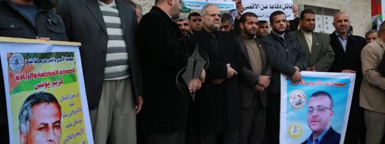 بالصور:اعتصام أهالي الأسرى بغزة تخلله وقفة تضامن مع الصحفي محمد القيق المضرب عن الطعام