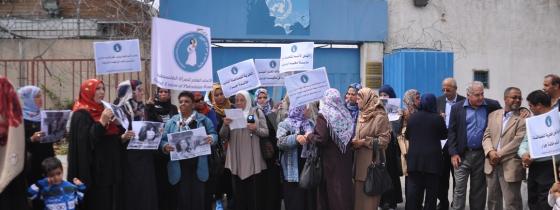 وقفة نسائية مع مخيم اليرموك امام مقر الامم المتحدة بغزة
