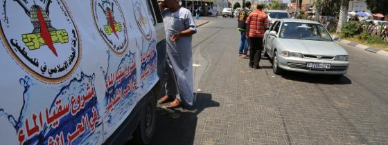بالصور : حركة الجهاد  تنظم حملة سقيا الماء في الحر الشديد في ميدان فلسطين