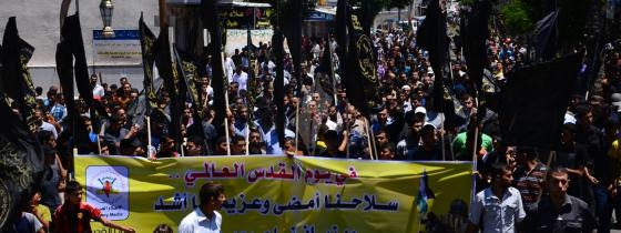 بالصور: مسيرة للفصائل بغزة في يوم القدس العالمي وفي الذكرى الأولى للحرب