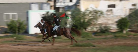بالصور: مسيرة خيالة في غزة تضامناً مع المقدسيين ونصرة للمسجد الأقصى المبارك