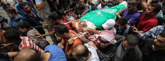 جماهير غفيرة تشيع جثمان الشهيد ناصر غراب 51 عاماً الذي استشهد شرق مخيم البريج